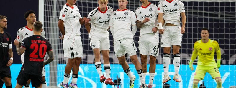 Alejandro Grimaldo sorgte mit seinem Freistoß für die frühe Bayer-Führung. - Foto: Christoph Reichwein/dpa