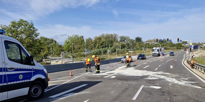 FW Reichenau: Verkehrsunfall nach Kollision von zwei PKW, B33 - Reichenau/Hegne - Foto: presseportal.de