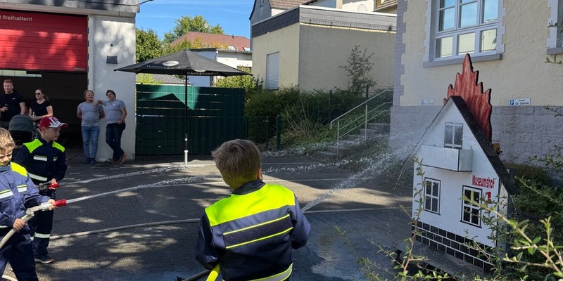 FW-AR: Erfolgreicher Tag der offenen Tür beim Löschzug Oeventrop - Foto: presseportal.de