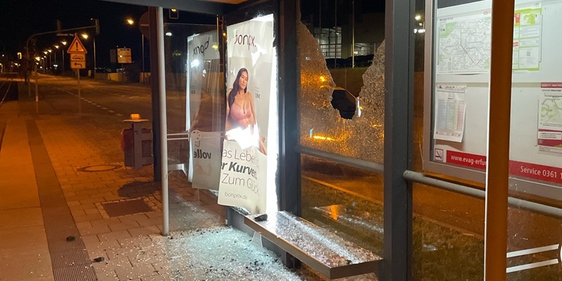 LPI-EF: Mehrere Wartehäuschen zerstört - Foto: presseportal.de