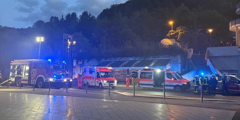 FW Schalksmühle: Großübung von Feuerwehr und DRK im Ortszentrum - Foto: presseportal.de