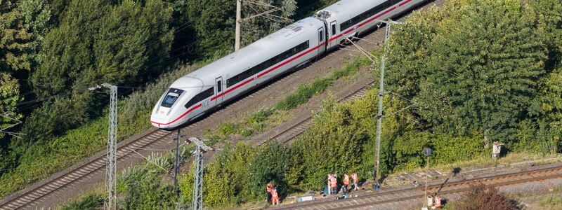 Warum brannte der Sicherungskasten eines Stellwerks in Lehrte? Die Bahn spricht von Vandalismus. - Foto: Julian Stratenschulte/dpa