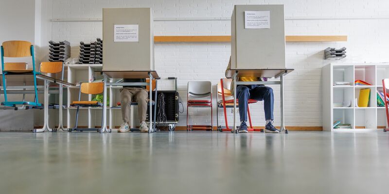 Licht und Schatten für fast alle Parteien bei den Kommunalwahlen in NRW. - Foto: Friso Gentsch/dpa