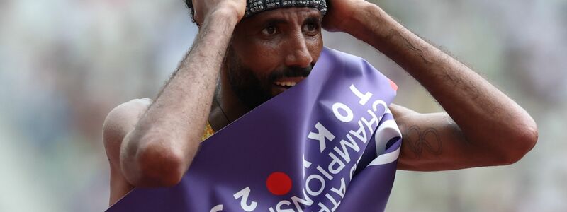 Konnte seinen Coup selbst kaum glauben: Amanal Petros. - Foto: Oliver Weiken/dpa