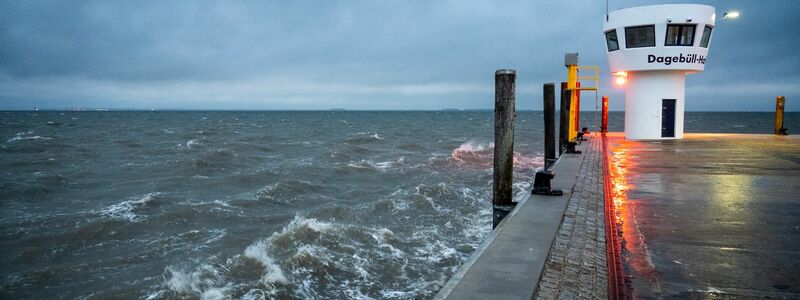Eine Sturmflut wird an der deutschen Nordseeküste am Montag nicht erwartet. - Foto: Daniel Bockwoldt/dpa/Daniel Bockwoldt
