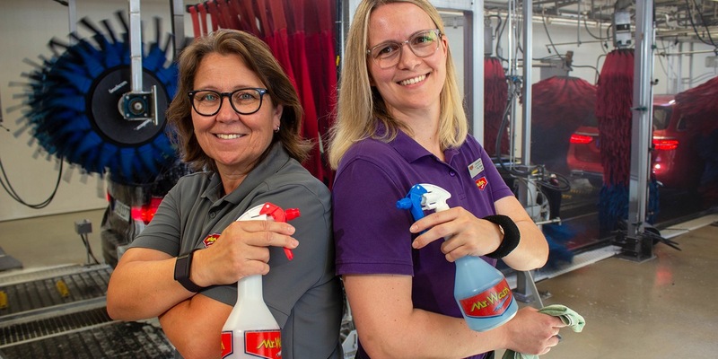 Glanz im Großformat: Deutschlands größte Waschstraße in Stuttgart - Foto: presseportal.de