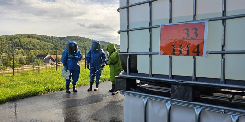 FW-AR: Feuerwehr Arnsberg bildet Einsatzkräfte für ABC-Einsätze aus - Foto: presseportal.de