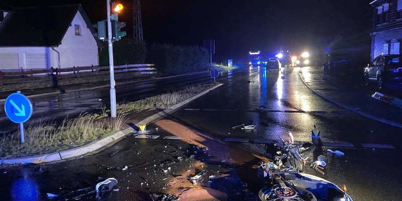 POL-AC: Verkehrsunfall in der Eifel: Auto stößt mit Motorrad zusammen - Foto: presseportal.de