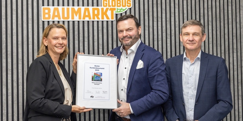Globus Baumarkt bleibt Kundenliebling - Übergabe der Urkunde - Foto: presseportal.de