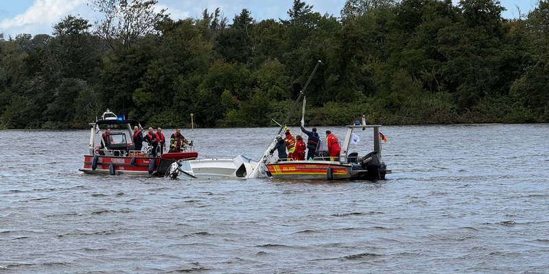 FW-E: Segelboot auf dem Baldeneysee drohte zu sinken - Feuerwehr Essen und DLRG im Einsatz - Foto: presseportal.de