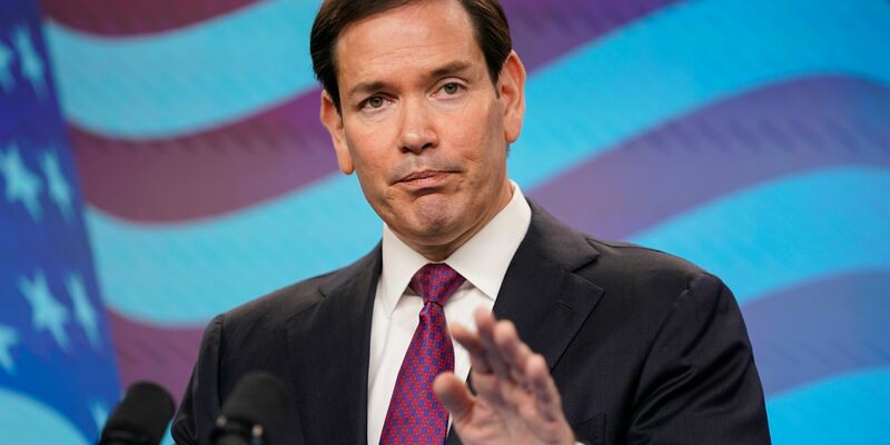 US-Außenminister Rubio äußert sich in Israel skeptisch über Chancen für eine diplomatische Lösung des Gaza-Kriegs. - Foto: Nathan Howard/Pool Reuters/AP/dpa