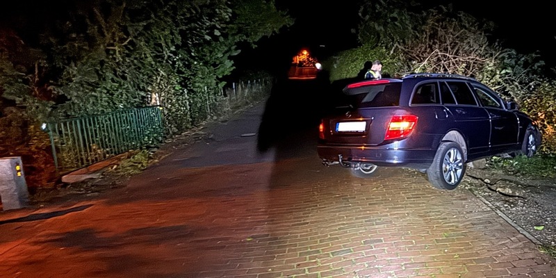 POL-CE: PKW durchbricht Brückengeländer - Foto: presseportal.de