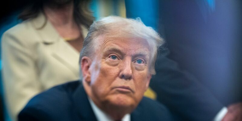 Trump wirft der Zeitung vor, ihn im Vorfeld der Präsidentschaftswahl 2024 «absichtlich und böswillig» diffamiert zu haben. - Foto: Alex Brandon/AP/dpa