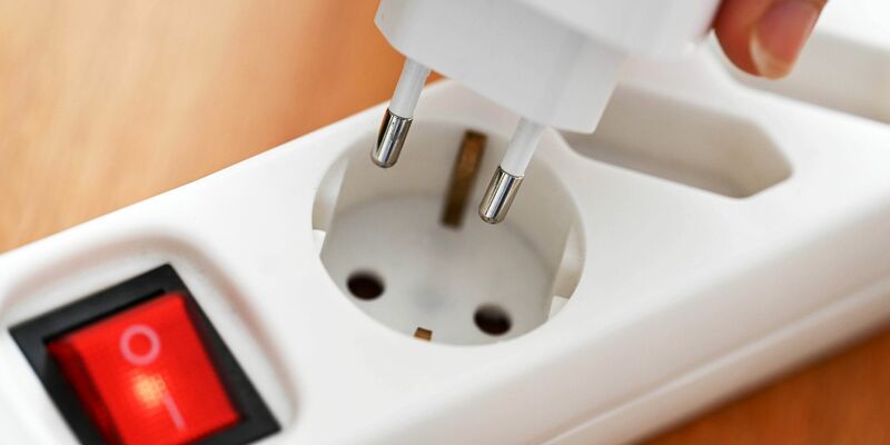 Die Stromrechnung sprengt bei vielen Haushalten das Budget. (Symbolbild) - Foto: Bernd Weißbrod/dpa