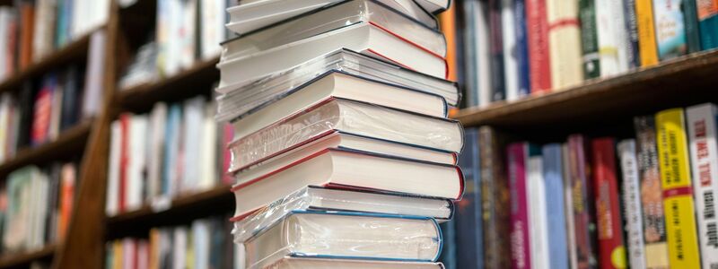 Was sind die preisverdächtigsten Romane des Jahres? Die Shortlist für den Deutschen Buchpreis steht. (Symbolbild) - Foto: Frank Rumpenhorst/dpa/Frank Rumpenhorstdpa