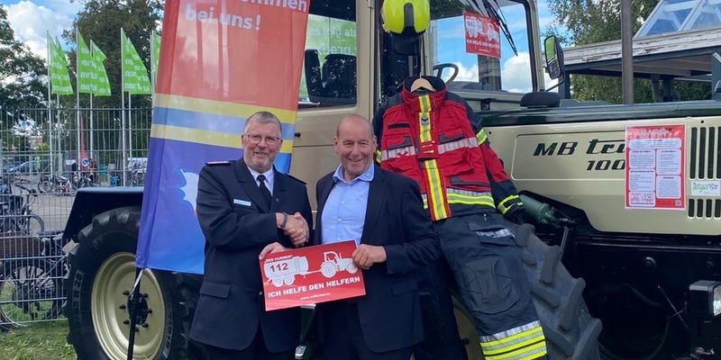 FW-LFVSH: Red Farmer in Schleswig-Holstein: Landwirte und Feuerwehren stärken Zusammenarbeit - Landwirtschaftsminister Werner Schwarz übernimmt die Schirmherrschaft - Foto: presseportal.de
