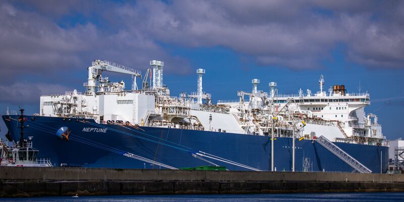 Über die deutschen LNG-Terminals kamen am Montag rund 15 Prozent der deutschen Gasimporte. (Archivbild) - Foto: Jens Büttner/dpa