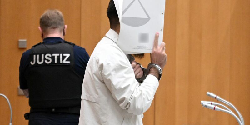 Michael Stürzenberger, Vorstandsmitglied der Bürgerbewegung Pax Europa, wurde bei dem Angriff schwer verletzt. - Foto: Marijan Murat/dpa