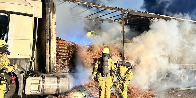 FW Helmstedt: LKW Brand auf der A2 - Foto: presseportal.de