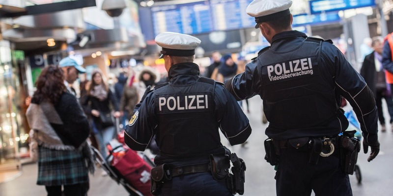 BPOL-HH: Ladendiebstahl wird per Haftbefehl Gesuchtem zum Verhängnis- - Foto: presseportal.de