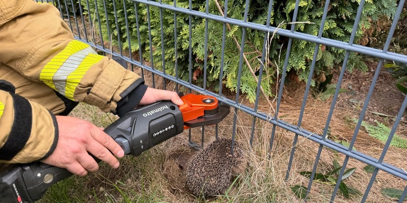 FW Alpen: Igel aus misslicher Lage befreit - Foto: presseportal.de