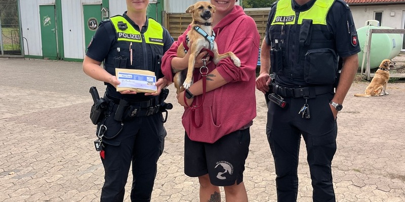 POL-NI: Polizei Bückeburg: Spende an das Tierheim übergeben - Foto: presseportal.de