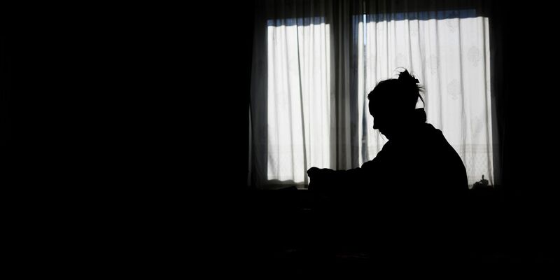 Die EU-Kommission hat ein neues Medikament gegen Wochenbettdepressionen zugelassen. (Symbolbild) - Foto: Julian Stratenschulte/dpa