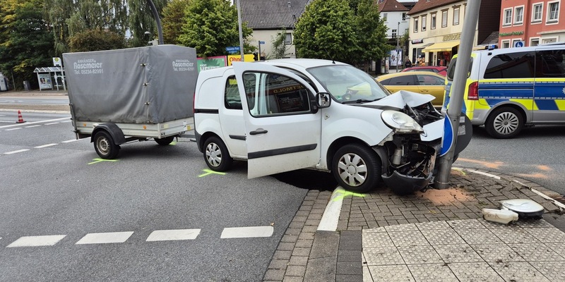 FW-DT: Verkehrsunfall am Hasselter Platz - Foto: presseportal.de