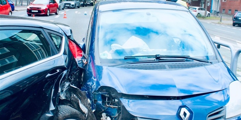 POL-DU: Duissern: Auffahrunfall mit drei Verletzten - Foto: presseportal.de