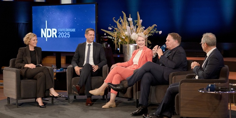 Staffelübergabe: NDR Rundfunkrat, NDR Verwaltungsrat und NDR verabschieden Joachim Knuth und begrüßen Hendrik Lünenborg - Foto: presseportal.de