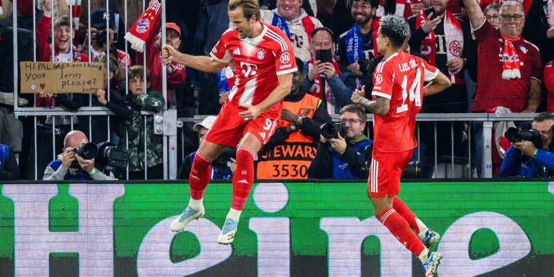 Michael Olise (r) scheitert an Torwart Robert Sanchez. - Foto: Tom Weller/dpa