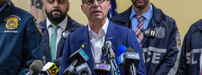 Auch der Gouverneur von Pennsylvania Josh Shapiro äußert sich zu dem Vorfall. (Archivbild) - Foto: Ted Shaffrey/AP/dpa