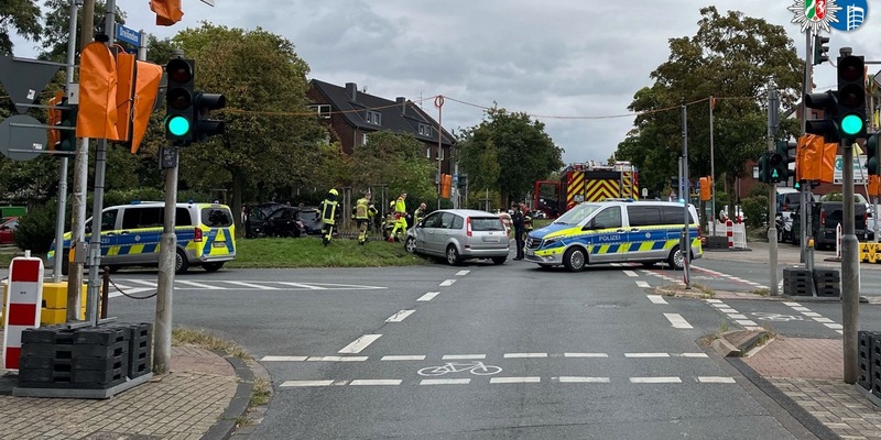 POL-OB: Nach Kreuzungsunfall: Pkw in Grünanlage - zwei Kinder blieben unverletzt - Foto: presseportal.de