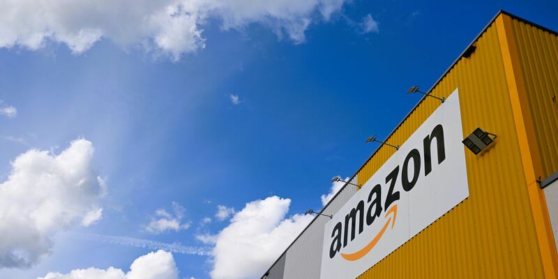 Der weltgrößte Onlinehändler Amazon streicht rund 14.000 Arbeitsplätze in der Verwaltung. (Archivbild) - Foto: Wolf von Dewitz/dpa