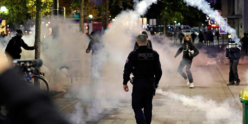 Schon am Morgen gab es bei dem Protesttag einige Festnahmen. - Foto: Geoffroy Van Der Hasselt/AFP/dpa