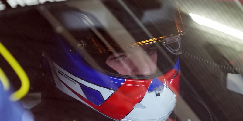 Kaum fährt er in einem siegfähigen Auto, gewinnt Verstappen auf der Nordschleife. (Archivbild) - Foto: Thomas Frey/dpa