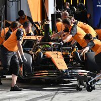 Nach einem langsamen Boxenstopp gab es Kontroversen um eine Stallorder. - Foto: Marco Bertorello/Pool AFP/AP/dpa