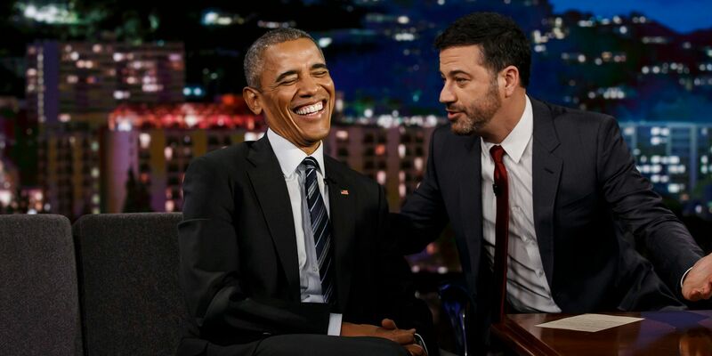 Obama - hier in einer Sendung mit Kimmel - wirft der Trump-Regierung vor, Kritiker mundtot machen zu wollen. (Archivbild) - Foto: picture alliance / dpa