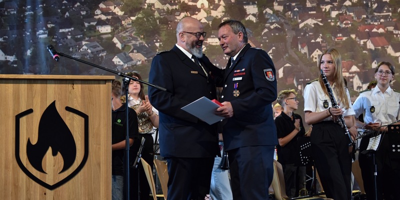 FW Wenden: 90 Jahre Feuerwehr Hünsborn - Foto: presseportal.de