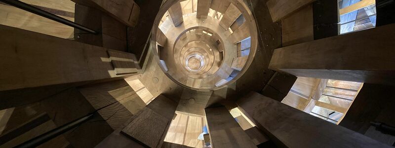 Die Glocke «Emmanuel» - 13,3 Tonnen schwer und seit 1686 Zeuge von Krönungen, Revolutionen und Friedensfeiern. - Foto: Sabine Glaubitz/dpa