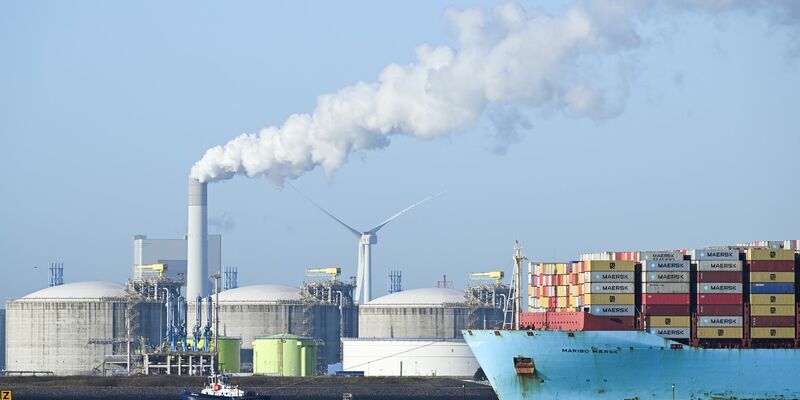 Der Import von Flüssigerdgas aus Russland soll schneller als geplant komplett gestoppt werden. (Archivbild) - Foto: Federico Gambarini/dpa