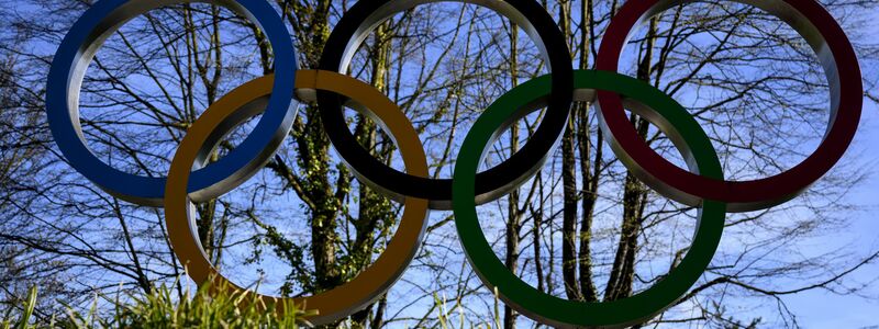 Das IOC lässt Sportler aus Russland und Belarus wie in Paris unter neutraler Flagge auch für die Winterspiele 2026 zu. - Foto: Laurent Gillieron/KEYSTONE/dpa