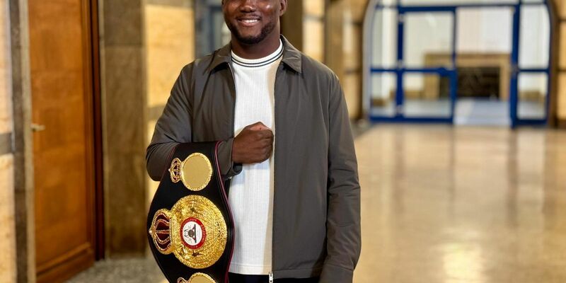 Der Boxprofi Abass Baraou mit dem Interimsweltmeistertitel des Verbands WBA. - Foto: --/Wasserman Boxing/dpa