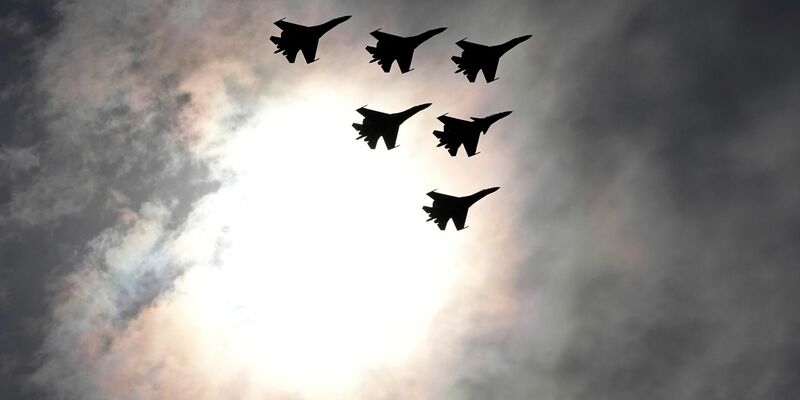 Polen meldet russische Kampfjets über einer Ölplattform in der Ostsee. (Archivbild) - Foto: Dmitri Lovetsky/AP/dpa