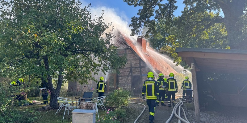 FW Flotwedel: Dachstuhlbrand in Sandlingen endet glimpflich - Foto: presseportal.de