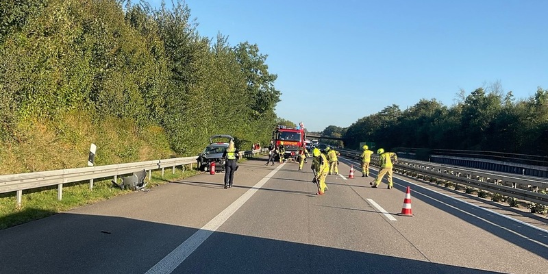 FW Alpen: Pkw schleudert auf der Autobahn 57 umher und Zimmerbrand in einer anderen Stadt - Foto: presseportal.de