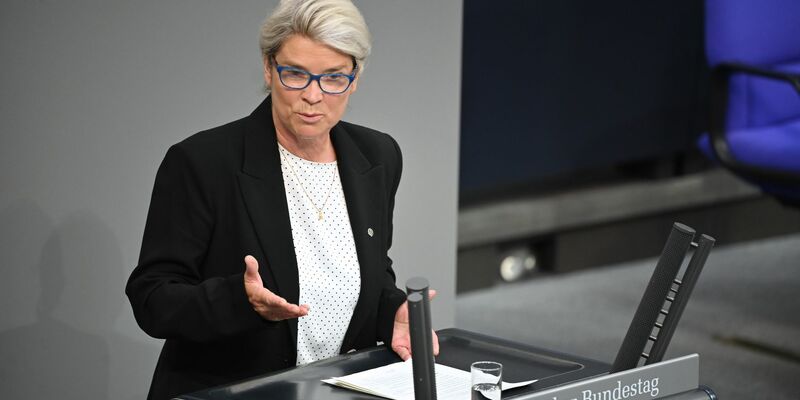 Ein Rauchverbot im Auto soll Schwangere und Minderjährige vor den Gefahren des Passivrauchens schützen, die CDU-Politikerin Borchardt warnt vor Symbolpolitik. (Symbolbild) - Foto: Katharina Kausche/dpa