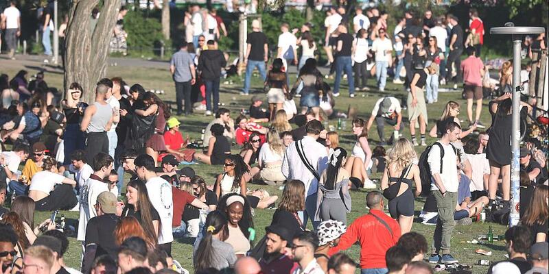 Junge Leute in einem Park (Archiv) - Foto: über dts Nachrichtenagentur