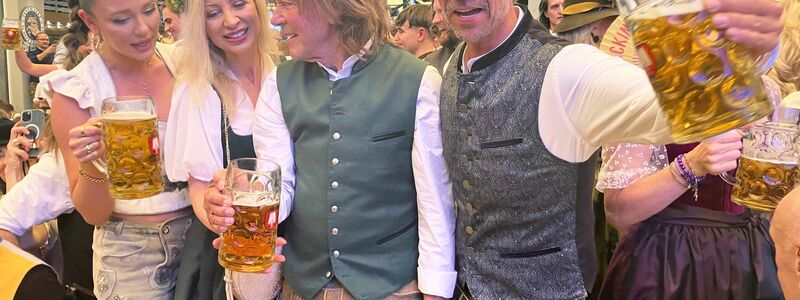 Drews und Silbereisen feiern zusammen.  - Foto: Britta Schultejans/dpa