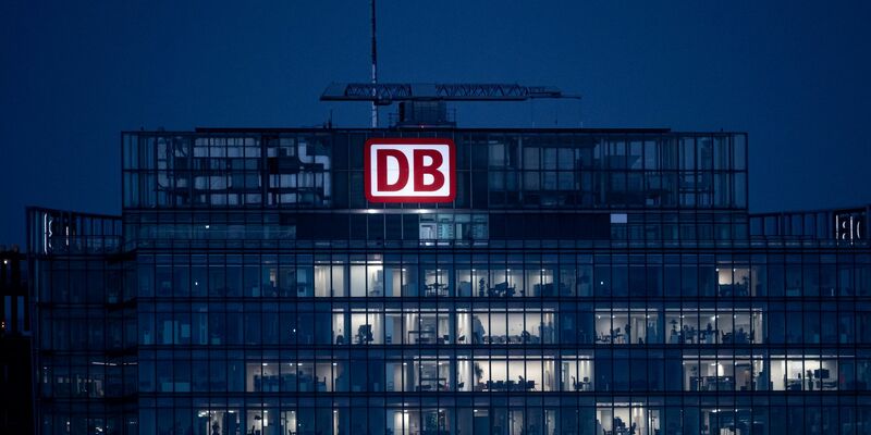 Bei der Bahn wird auf Führungsebene derzeit ordentlich rochiert. (Archivbild) - Foto: Fabian Sommer/dpa
